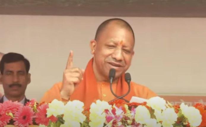 लखनऊ में सोमवार को किसान सम्मान दिवस समारोह को संबोधित करते सीएम योगी आदित्यनाथ।