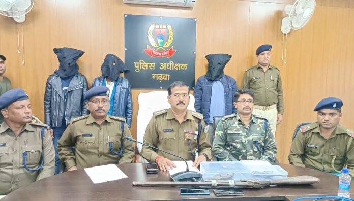Garhwa Breaking : हथियार के साथ 3 अपराधी गिरफ्तार, बड़ी घटना को...