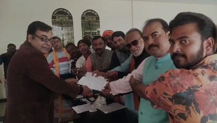 ाबीह-min Bundu में सनातनियों ने आक्रोश मार्च निकालकर राष्ट्रपति के नाम प्रेषित ज्ञापन एसडीएम को सौपा
