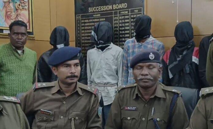Pakur Crime : लूटपाट और हत्या मामले में 5 गिरफ्तार, लोडेड पिस्टल सहित ये बरामद...