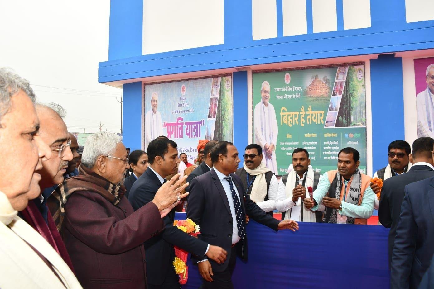 CM ने सीवान जिले में चल रही विकासात्मक योजनाओं के संबंध में की समीक्षा बैठक