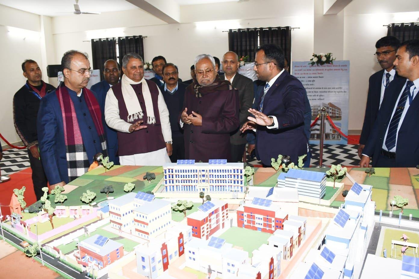 CM ने सीवान जिले में चल रही विकासात्मक योजनाओं के संबंध में की समीक्षा बैठक