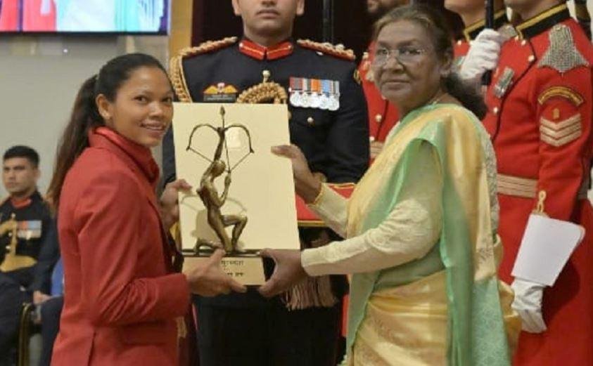 Jharkhand के लिए गर्व के पल, राष्ट्रपति ने झारखंड की बेटी सलीमा टेटे को अर्जुन पुरस्कार से किया सम्मानित...