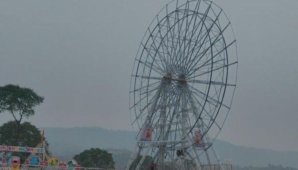 Hazaribagh : मेले में लगा झूला