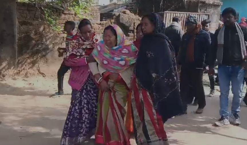 Dhanbad : राजनीतिक लड़ाई में पिसा मजदूर, जीसीपीएल गोपीनाथपुर कंपनी में कार्यरत सुरक्षा गार्ड की मौत... | 22Scope News Dhanbad : घटना के बाद रोते-बिलखते परिजन