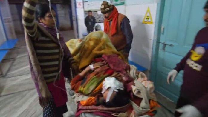 2 पक्षों के बीच जमकर गोलीबारी, महिला को लगी गोली, अस्पताल में भर्ती