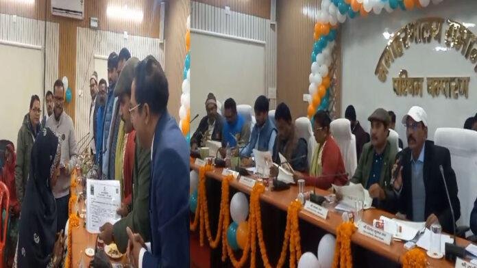 585 भूमिहीन लाभुकों को दिया गया वासगीत का पर्चा