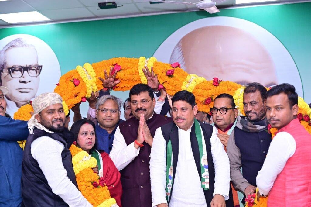 RJD को झटका, कई नेता JDU की ली सदस्यता | 22Scope News JDU State Office 1 1 22Scope News