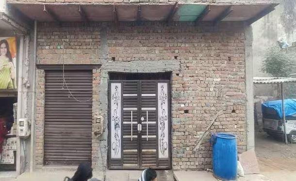 लखनऊ सामूहिक हत्याकांड में गिरफ्तार का आरोपी का घर। 