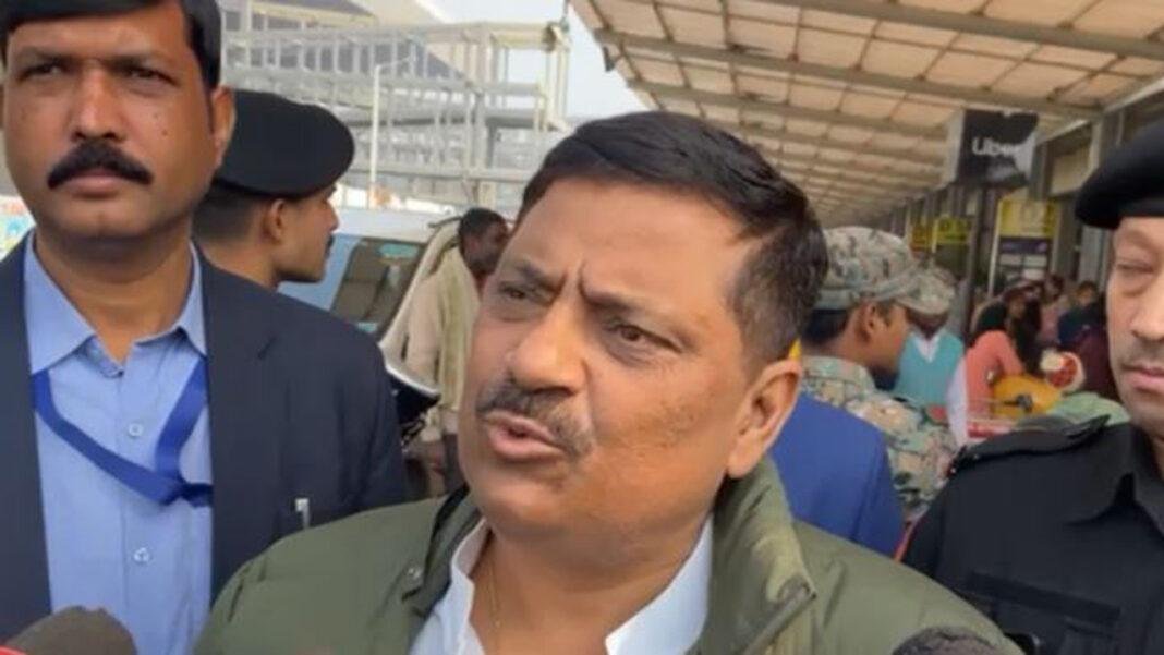 'चुनाव में बिहार और यूपी के लोग केजरीवाल का कर देंगे इलाज'