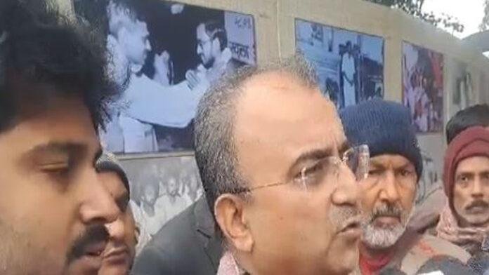 बाप-बेटे क्या बोलते हैं कुछ पता नहीं - मंगल पांडे