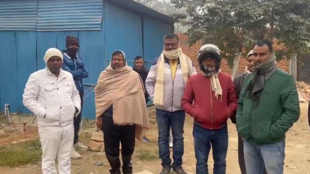 घर से गायब युवक का फंदे से लटका हुआ शव बरामद
