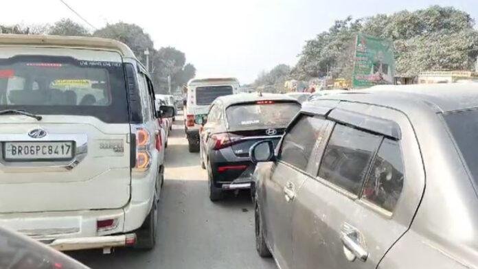 राष्ट्रीय राजमार्ग पर भीषण जाम, रेंगती रही गाड़ियां