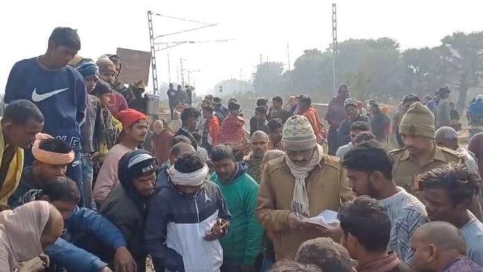 ट्रेन की चपेट में आने से बुजुर्ग की मौत