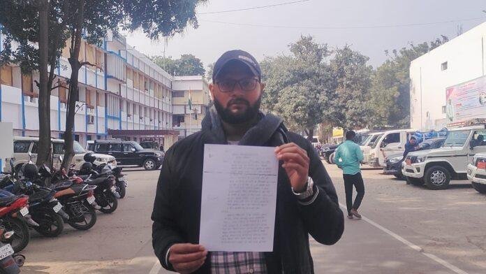 कौवाकोल के ग्रामीणों ने DM को आवेदन देकर लगाई न्याय की गुहार