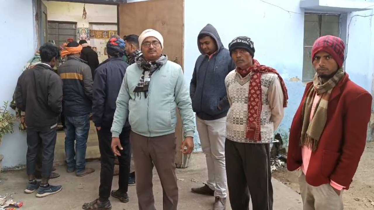 चौकीदार की मौत से खुली सदर अस्पताल की पोल, रात भर दवा के लिए घूमते रहे परिजन