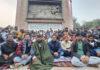 PK को DM का निर्देश, कहा- गांधी मूर्ति से हटाएं धरना