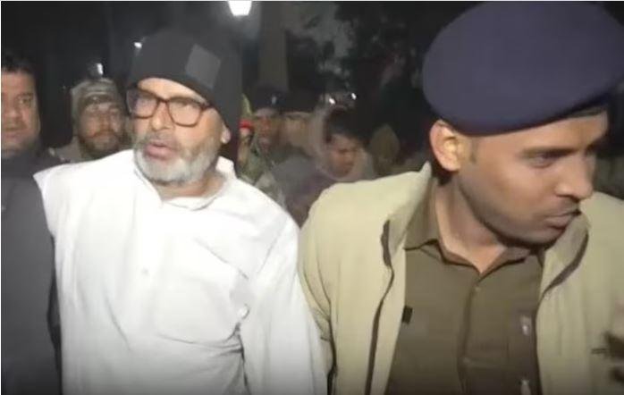 प्रशांत किशोर को पड़े थप्पड़, अवैध धरने के आरोप में कोर्ट में पेश करेगी पुलिस 5 22Scope News पटना पुलिस ने गांधी मैदान में अनिश्चितकालीन भूख हड़ताल पर बैठे जन सुराज प्रमुख प्रशांत किशोर को हिरासत में ले लिया