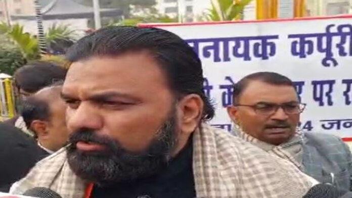 सरकार का खाता फ्रीज होने पर सम्राट ने कहा- जल्द होगा ठीक