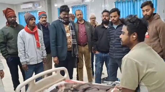 सदर अस्पताल में मिली शिकायत तो मरीजों का हाल जानने पहुंचे भाकपा माले के प्रतिनिधि