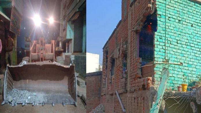 बेबस महिला के साथ देवर व नंदोशी ने की मारपीट, बुलडोजर चलवाकर घर भी तोड़ा, प्रशासन मौन