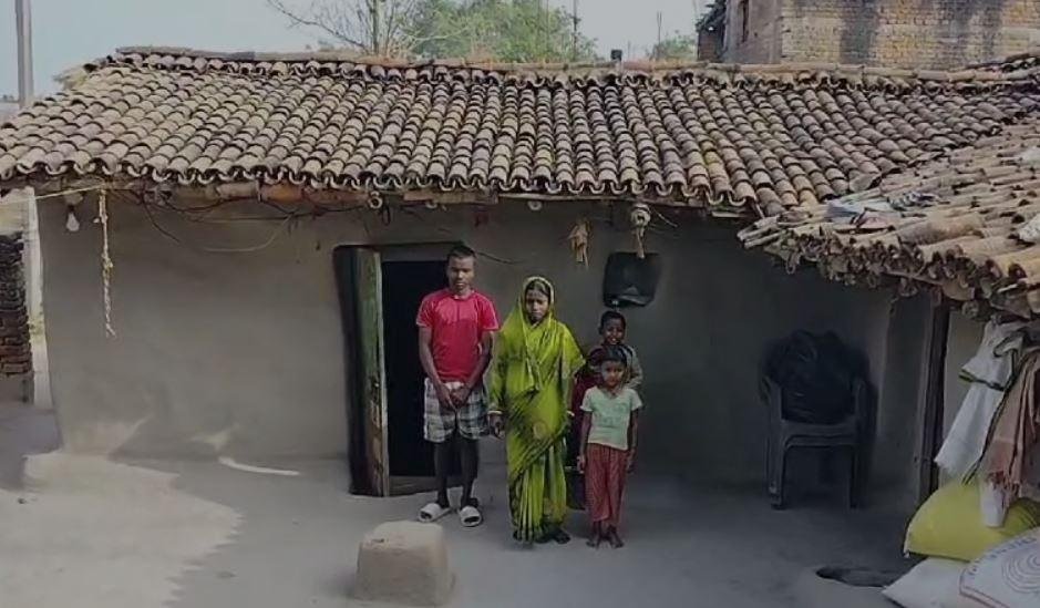 Giridih : अबुआ आवास योजना में घूस नहीं देने पर सूची से लाभुकों का नाम काटा ! बीडीओ से लगाई गुहार...