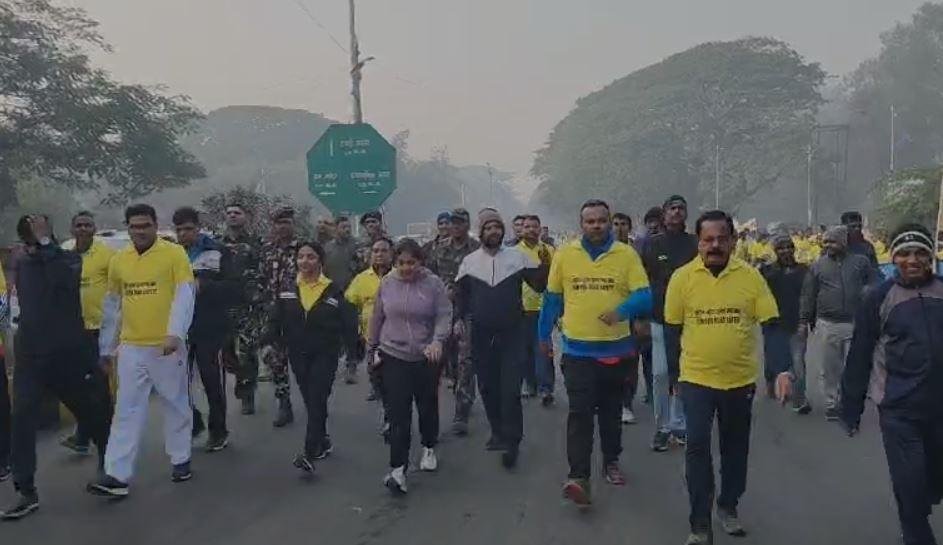 Bokaro : रन फॉर सेफ्टी की दौड़ में शामिल अधिकारी