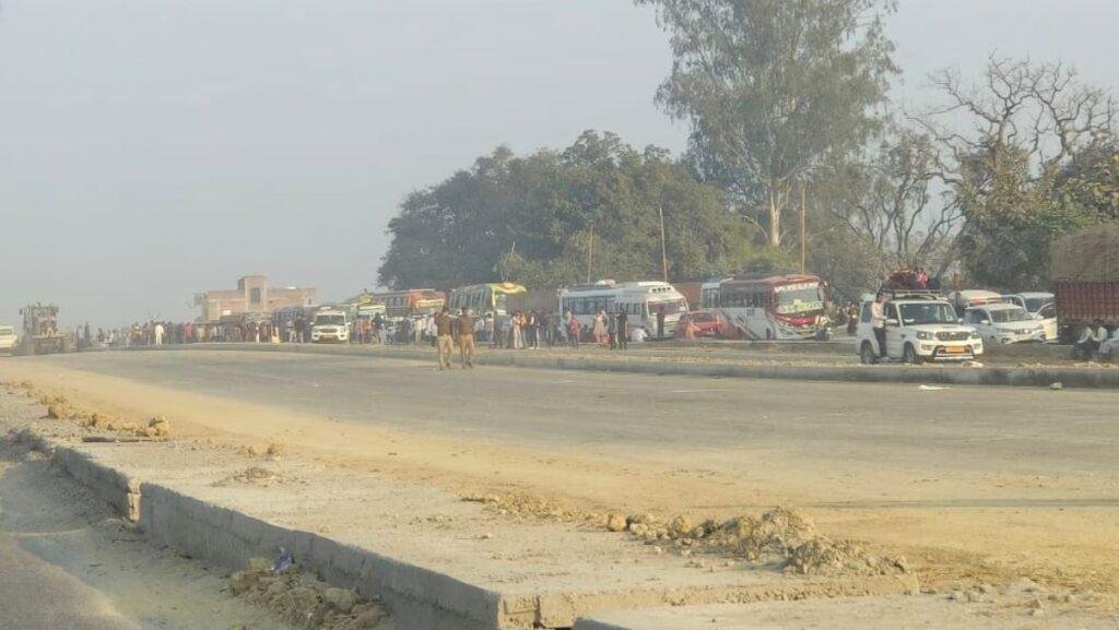 Hazaribagh : महाकुंभ जाने के लिए चौपारण के पास दो दिनों से लंबा जाम, सैंकड़ों वाहनों की लगी कतार...