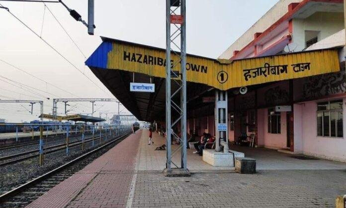 Hazaribagh Accident : हादसा या हत्या ! रेलवे ट्रैक पर सरकटा शव मिलने से मची सनसनी, जांच में जुटी पुलिस...