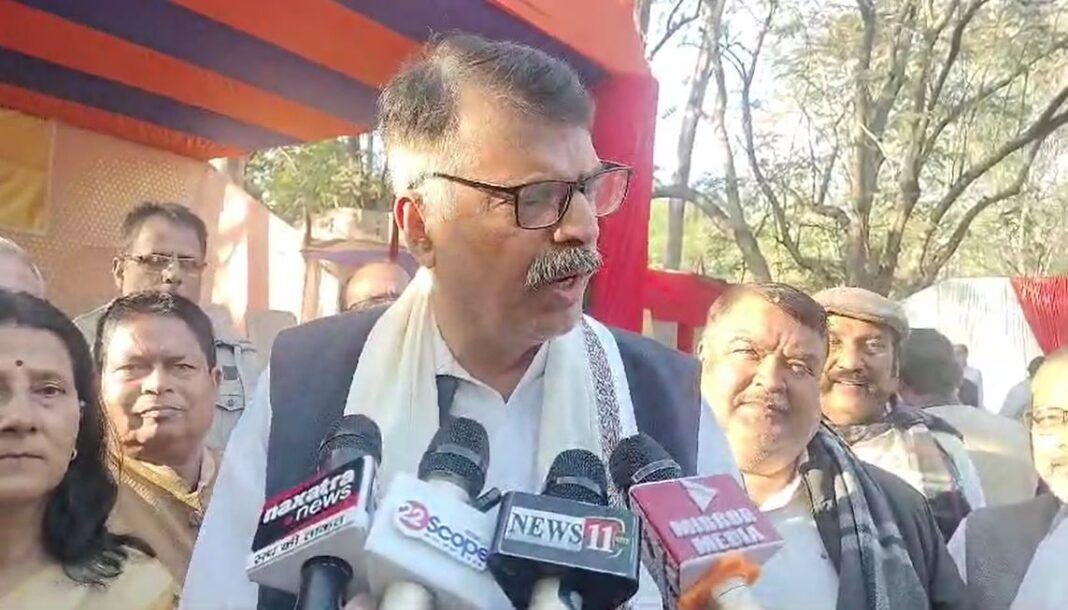 Dhanbad : सरयू राय को मीडिया में सोच समझकर बयान देना चाहिए-राजेश ठाकुर की नसीहत...