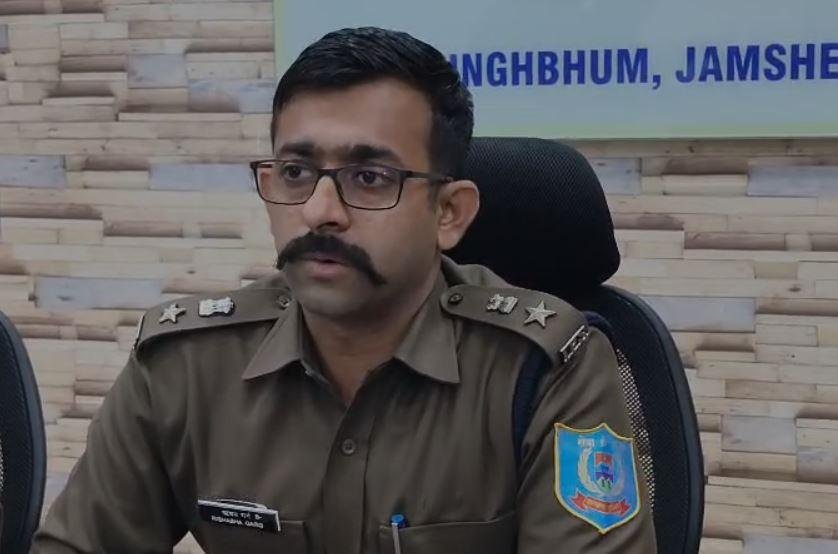 Jamshedpur Crime : मामले की जानकारी देती पुलिस