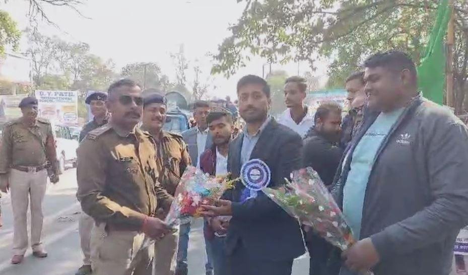 Dhanbad : SSP ने दिखाई यातायात जागरूकता रैली को हरी झंडी, शहरवासियों से की यह अपील...