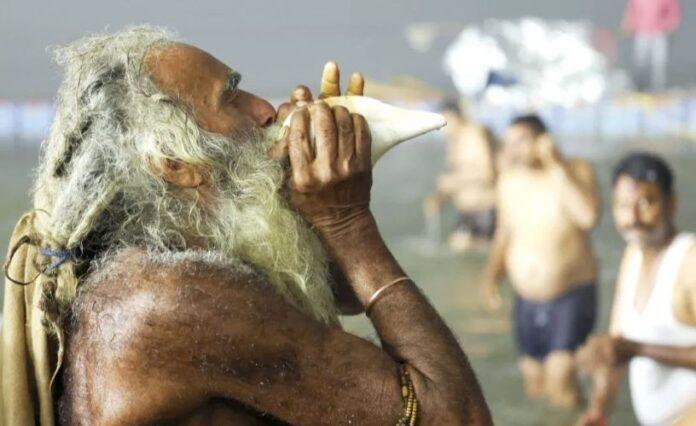 यूपी के प्रयागराज में संगम तट पर सोमवार को महाकुंभ 2025 का भव्य आगाज।