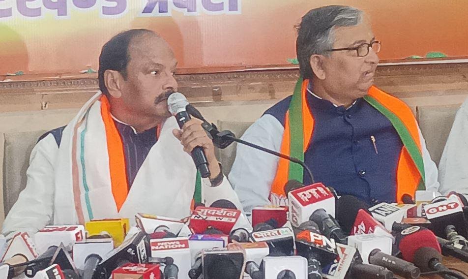 Breaking : बीजेपी की सदस्यता लेने के बाद बोले रघुवर दास-गवर्नर लाड साहब नहीं होते, वे जनता के सेवक होते हैं... 2 22Scope News u8 min 22Scope News