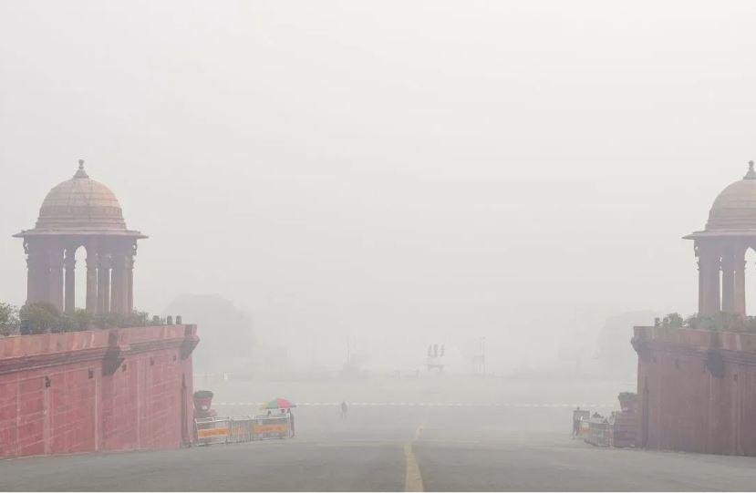 दिल्ली में कोहरे का नजारा। 
