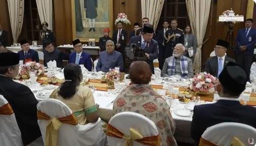 राष्ट्रपति द्रौपदी मुर्मू की ओर से रविवार की शाम आयोजित डिनर इंडोनेशियाई राष्ट्रपति प्रबोवो सुबियांतो