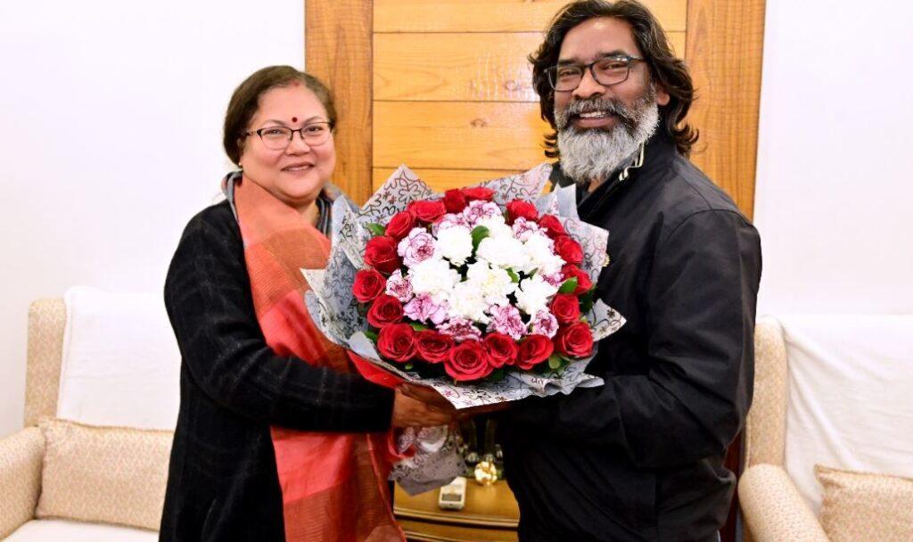Breaking : CM Hemant Soren से प्रधान सचिव वंदना दादेल सहित इन वरीय पदाधिकारियों ने की भेंट... Breaking : JPSC की सदस्य अजीता भट्टाचार्य ने सीएम से की मुलाकात