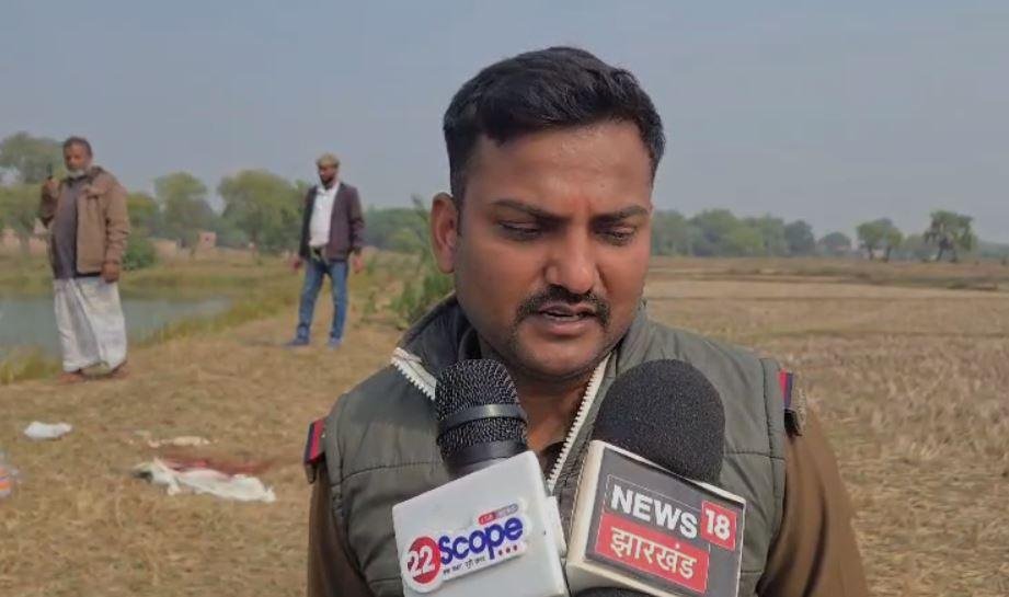 Pakur Murder : मामले की जानकारी देते थाना प्रभारी