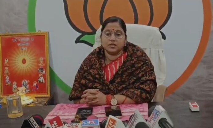 Dhanbad : झरिया विधायक रागिनी सिंह के कार्यालय में ताबड़तोड़ फायरिंग, पूर्व विधायक के देवर पर आरोप...