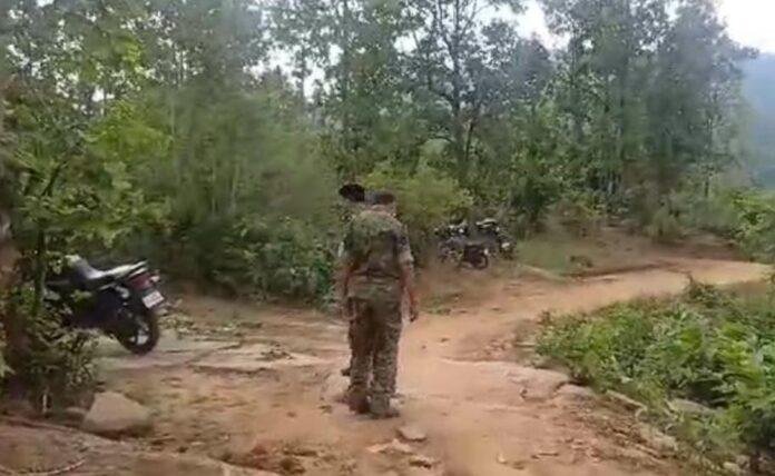 Gumla : नक्सलियों की साजिश नाकाम, कई IED बम बरामद, पुलिस को उड़ाने की...