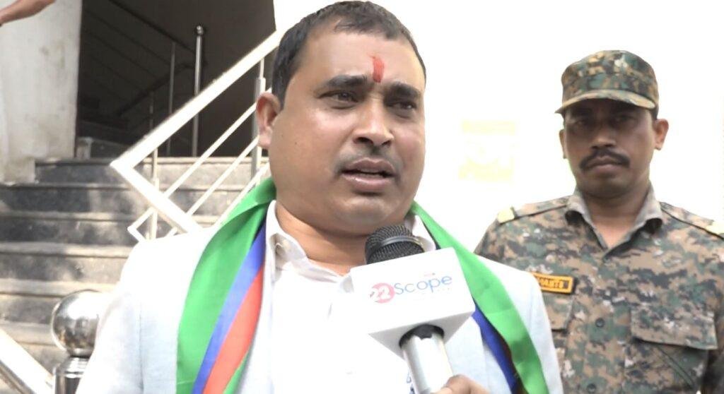 Jharkhand Politics : JLKM नेता दीपक महतो आजसू में शामिल, आजसू सुप्रीमो सुदेश महतो ने दिलाई सदस्यता...