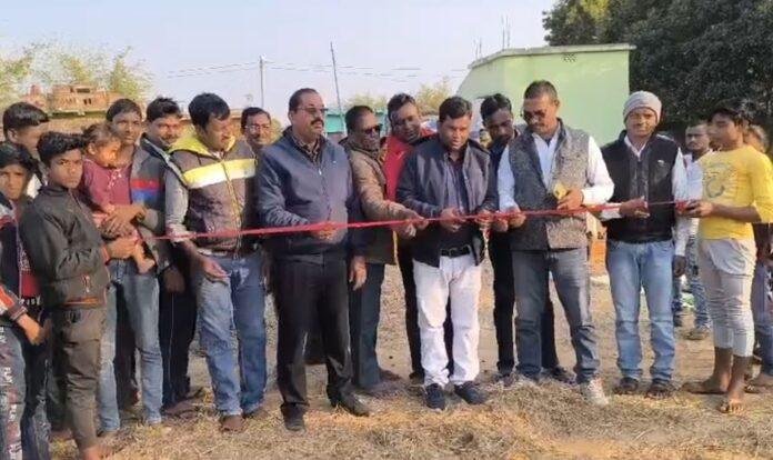 Dumka : मसलिया में हुआ साप्ताहिक हाट का शुभारंभ, पंचायत समिति सदस्य और मुखिया ने फीता काट किया उद्घाटन...