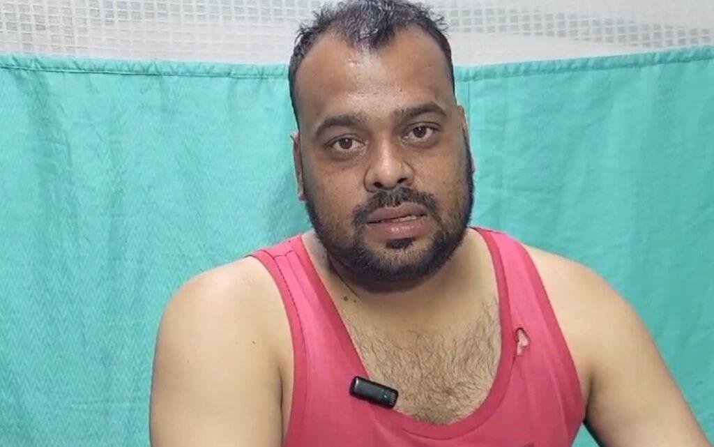 Hazaribagh : सनकी युवक ने मचायी तबाही, दो दुकानों में घुसकर तोड़फोड़ और मारपीट, 4 घायल... | 22Scope News Hazaribagh : घटना में घायल युवक