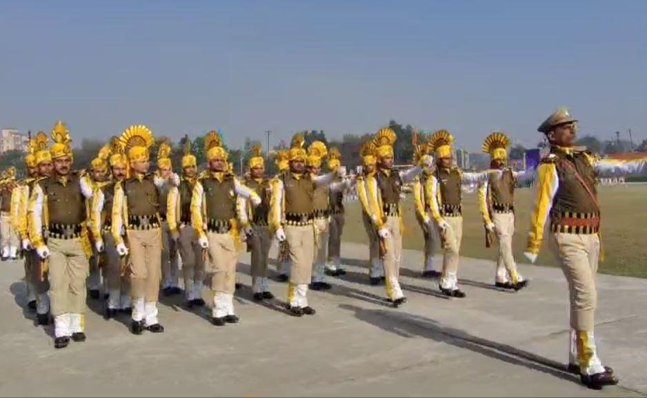 Bokaro : पुलिस लाइन में परेड करते जवान