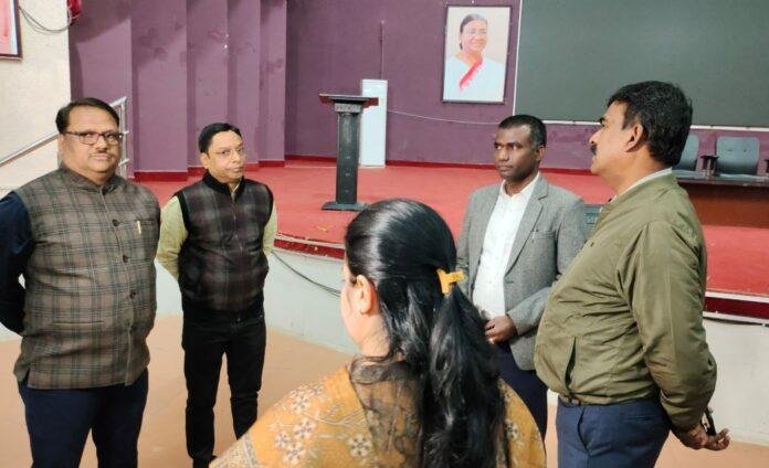 Ranchi : राज्य स्तरीय राष्ट्रीय मतदाता दिवस समारोह की तैयारियों का मुख्य निर्वाचन पदाधिकारी ने किया निरीक्षण...