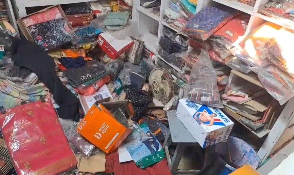Dhanbad Crime : रात के अंधेरे में एक साथ दो दुकानों में ताबड़तोड़ चोरी, जांच में जुटी पुलिस... | 22Scope News चूब 22Scope News