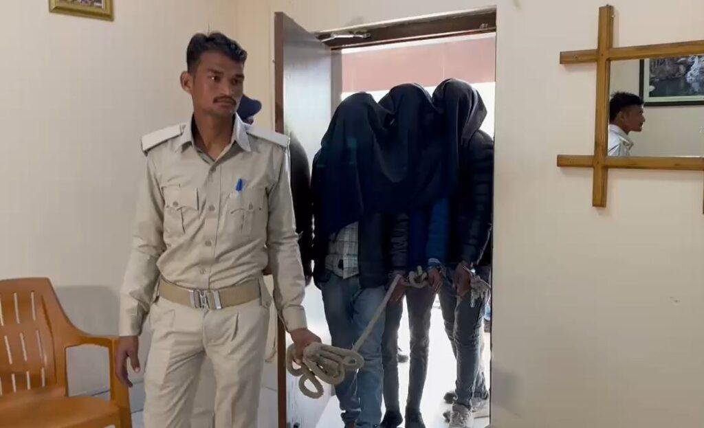 Chatra Crime : हथियार के साथ टीएसपीसी के तीन उग्रवादी धराए, बड़ी घटना...