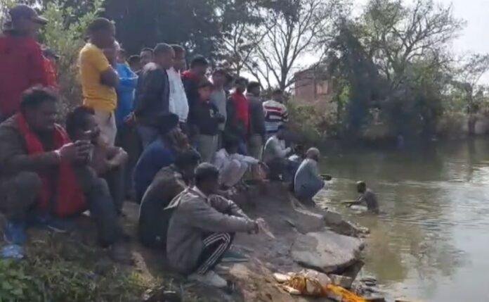 Dhanbad : मंडल तालाब में डूबने से व्यक्ति की मौत, आत्महत्या की आशंका...
