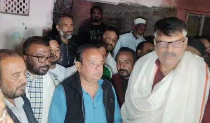 तीद-min Ranchi : हिंदपीढ़ी की लापता दोनों बहनों के परिजनों ने मंत्री इरफान अंसारी ने की मुलाकात, 48 से 72 घंटे का अल्टीमेटम...