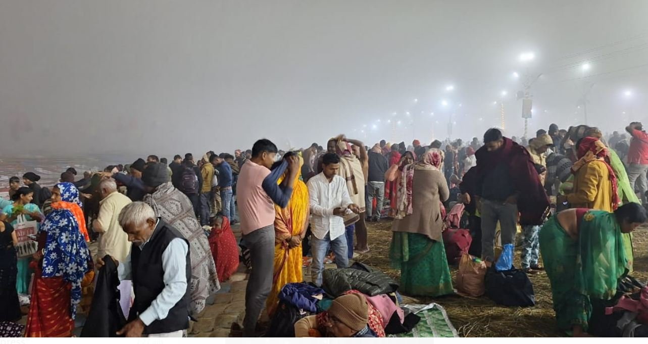 Mahakumbh-2025 : आज से महाकुंभ की शुरुआत, लाखों की तादाद में महासंगम पर उमड़ा श्रद्धालुओं का जनसैलाब